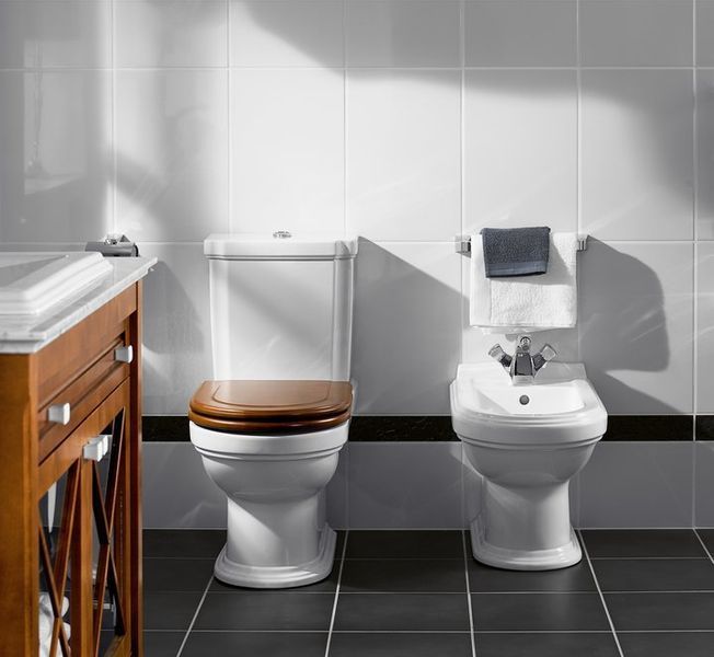 Сиденье крышка для унитаза Villeroy & Boch Hommage 99266100 stained walnut, hinges in stainless steel 99266100 фото