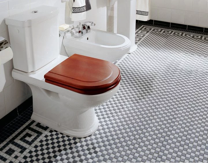 Сиденье крышка для унитаза Villeroy & Boch Hommage 99266100 stained walnut, hinges in stainless steel 99266100 фото
